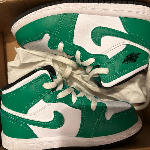 Green and White Retro Jordan 1 (Toddler) - Picture 1 of 1